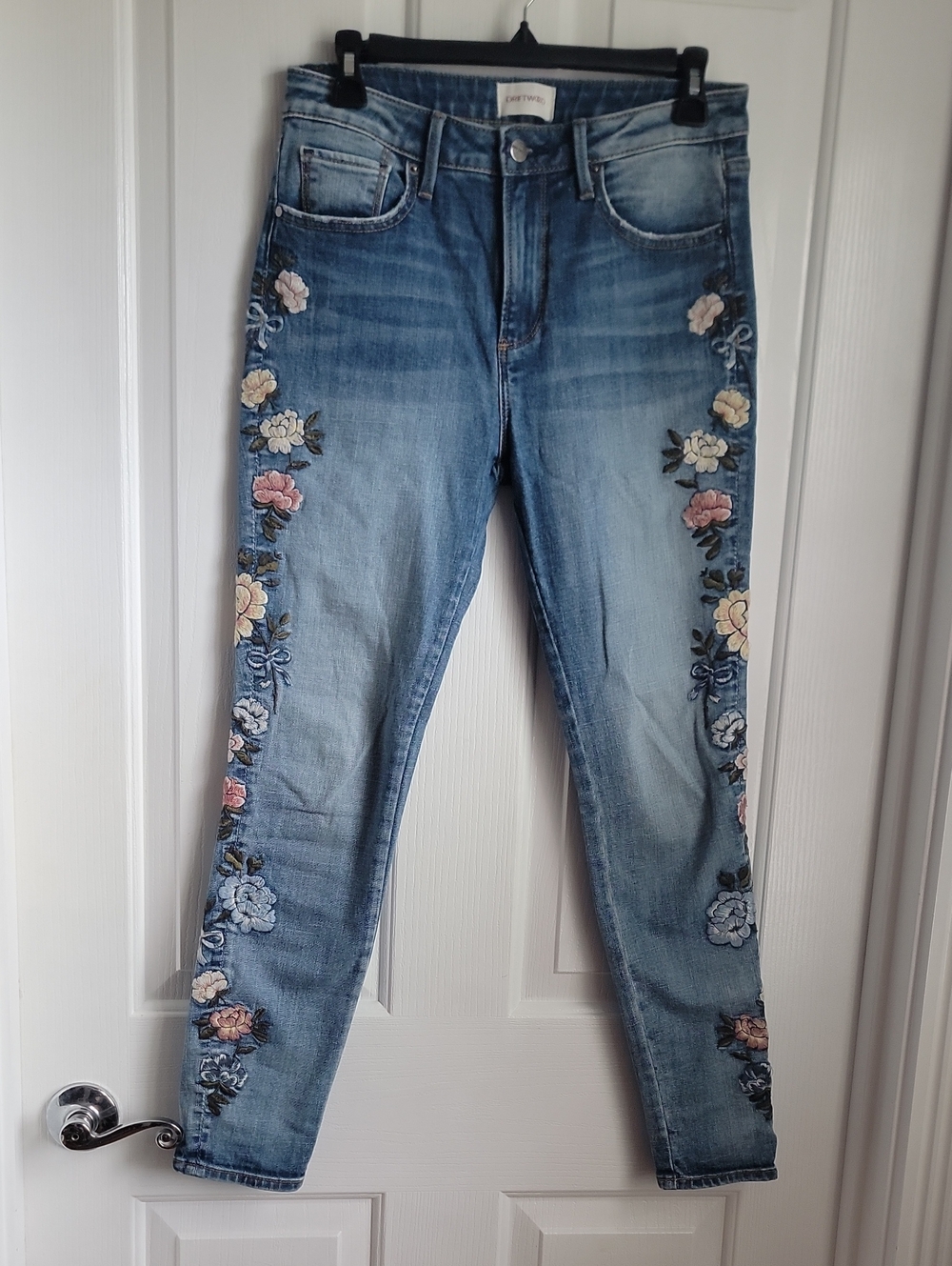 Driftwood Jackie Embroidered Sides Floral Women’s Jeans Light Blue 27 Denim